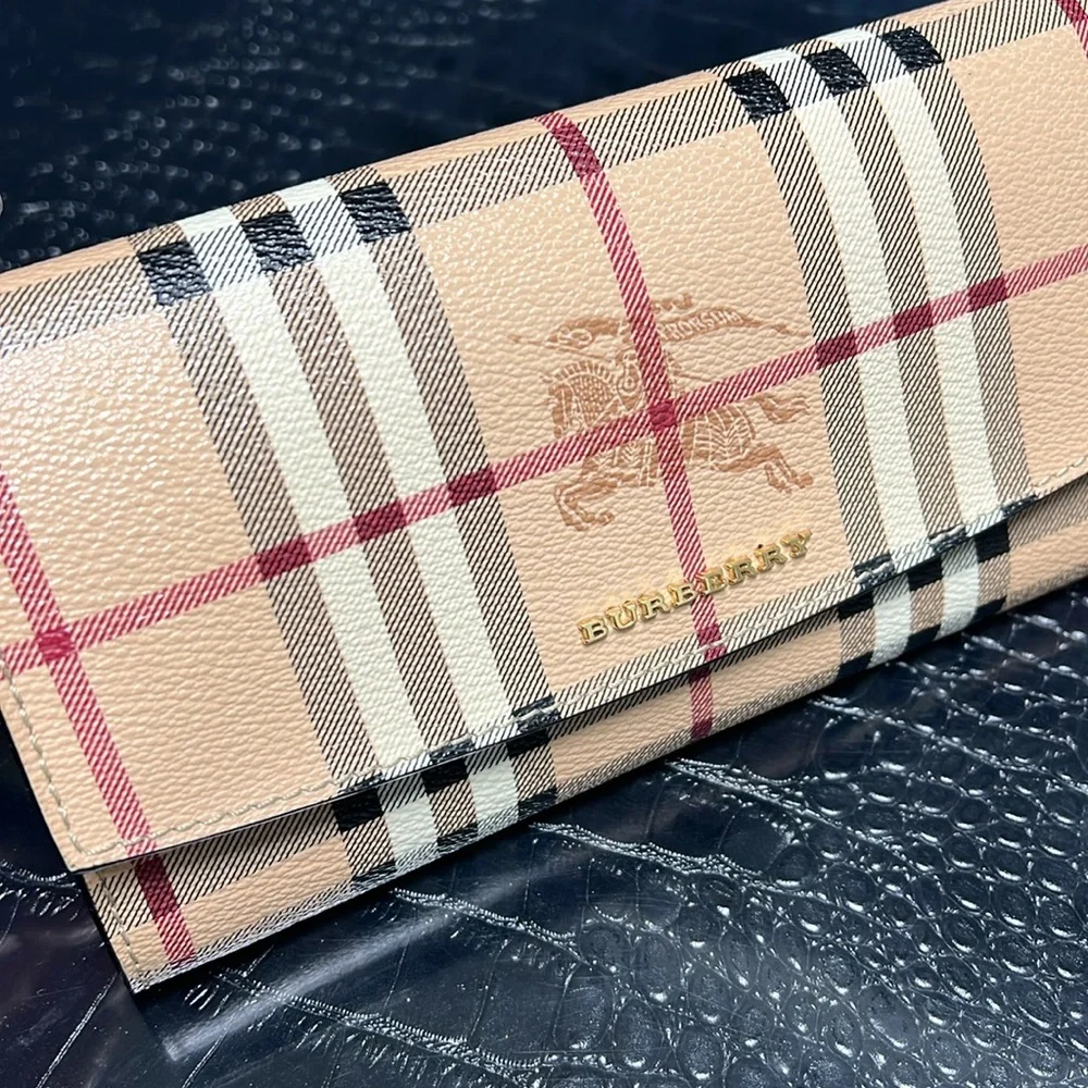Burberry Wallet (Authentic) - Picture 12 of 15